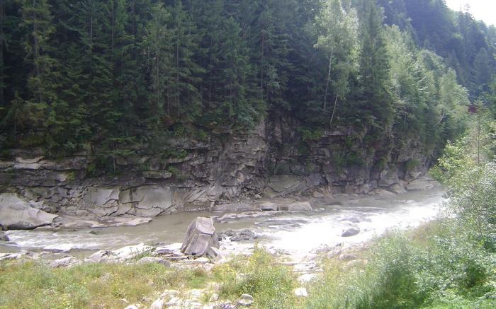 Turquoise River Flowing Through Rocky Gorge With Green Hillside Hd ...